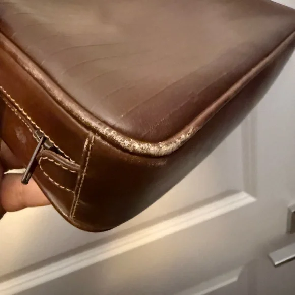 Gucci Elegant Brown Leather Crossbody Bag